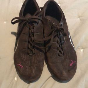 Like new puma sneakers